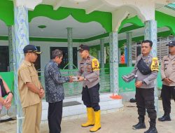 Kapolsek Batu AmparIpda Freddy S.P., S.H, M.H,Donasikan Al-Quran Dan Sajadah di Masjid Desa Terpencil Batu Ampar