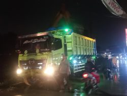 Mengurai Kemacetan Pelaksana Proyek Kerahkan Tronton