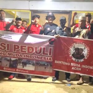 Terobos Hujan dan Gelapnya Malam, BMI Aceh Bantu Korban Banjir Pendalaman Aceh Timur