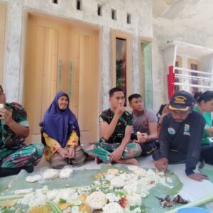 Seiring Berakhirnya Program TMMD Satgas TMMD ke-115 Jalin Kebersamaan Makan Bersama Dengan Warga