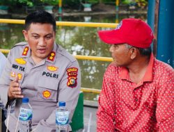 Usai Bagi Sembako Dan Borong Dagangan Kaki Lima, Kapolres Meranti Tampung Curhatan Warganya