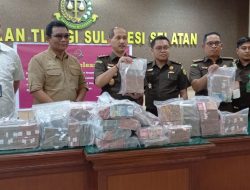 Penyidik Pidsus kejati SUL-SEL Menerima Uang Titipan 3,5 M Pengembalian Keuangan Negara Dari Beberapa Pejabat Kecamatan Dalam Kasus Perkara Tindak Pidana Korupsi Makassar