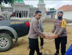 Polsek Robatal Kirim Semen Bantu Masyarakat Bangun Jembatan Masuk Pondok Pesantren