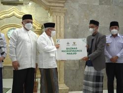 Wapres Ma’ruf Amin Serahkan Bantuan BAZNAS Microfinance Masjid di Tangerang Selatan