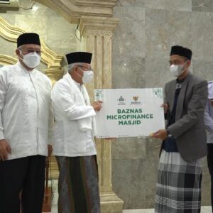 Wapres Ma’ruf Amin Serahkan Bantuan BAZNAS Microfinance Masjid di Tangerang Selatan