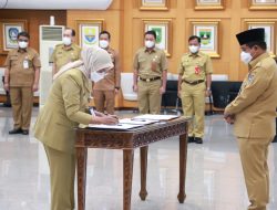 Lantik 19 Pejabat Fungsional, Sekjen Kemendagri Ingatkan Tantangan Birokrasi Pasca-Weberian