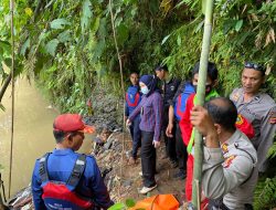 Polsek Cibinong Polres Bogor Gelar Olah TKP Penemuan Mayat Tanpa Identitas di Aliran Sungai Ciliwung