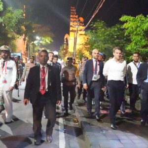 Kapolda Bali Terjun Langsung Kawal Pengamanan Presiden Prancis yang Jalan Kaki 2 Kilometer