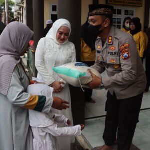 Jum’at Berkah, Kapolres Sampang Kembali Santuni Puluhan Anak Yatim