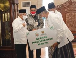 Wapres Serahkan Bantuan BAZNAS Microfinance Masjid Agung Jawa Tengah