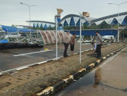 Cuaca Extreme, Kanopi Fasilitas Pejalan Kaki Bandara Internasional Supadio Rubuh Dihempas Angin Puting Beliung, Ini Kronologinya