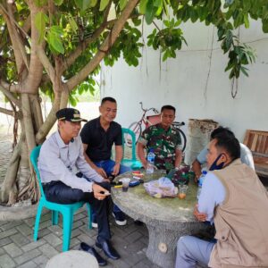 Jaga Hubungan Baik Mendadak Babinsa Komsos di Rumah Warga