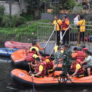 Polres Bogor Bersama Forkopimda Kabupaten Bogor Lakukan Bersih-bersih di Situ Cibinong