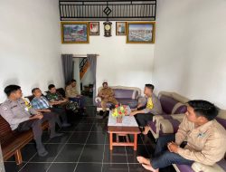 Kapolsek Kota Baru Jalin Silahturahmi di Kediaman Kades Tanjung Beringin Raya