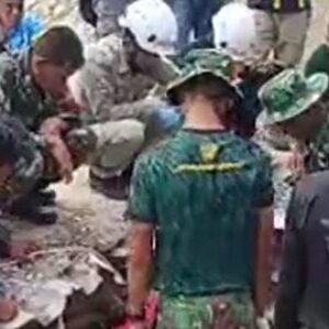 Seorang Ibu Dalam Keadaan Hamil 9 Bulan tertimpa Runtuhan Gempa Di Cianjur