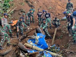 Untuk Bantu Pencarian Korban, Yonif Raider 300/Bjw Turunkan Anjing Pelacak