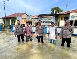 Kapolresta Deli Serdang Cek Banjir dan Dirikan Posko serta Bagi Sembako