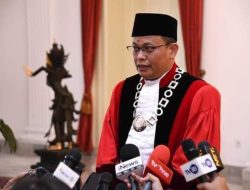 Presiden Saksikan Pengucapan Sumpah M. Guntur Hamzah Sebagai Hakim Konstitusi