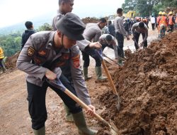 Polres Bogor Terus Bersinergi Bersama Instansi Terkait Cari Korban Longsor Akibat Gempa Bumi di Cugenang Cianjur