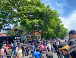 Sekprov Abdul Hayat Gani Di Duga Korupsi, Ribuan Mahasiswa Dan Masyarakat Demo DPRD Sulsel