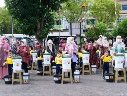 Ibu Iriana dan OASE KIM Belajar dan Bermain Dengan Anak-anak di Sumatra Selatan