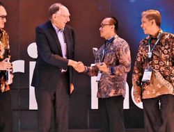 Dirjen Dukcapil Kemdagri Raih Penghargaan Internasional Honorable Mention dari Future of Government Awards