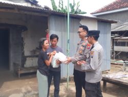 Iptu Ivan Berikan Bantuan Sembako Kepada Penyandang Disabilitas Di Desa Sokobanah Daya