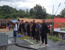 Polri Gelar Salat Jumat dan Salat Gaib Berjamaah di Lokasi Gempa Cianjur