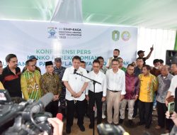 Laksma TNI Suharto, S.H., M.Si (Han) Sambut Kedatangan Menteri Koordinator Bidang Perekonomian RI di Pasar Flamboyan Pontianak