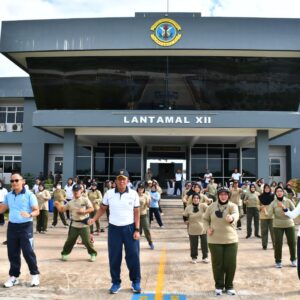 Pererat Sinergitas PNS TNI, Gelar Olah Raga Bersama di Mako Lantamal XII, Hadir Wadan Lantamal XII Pontianak