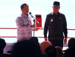 Hadiri Acara Puncak Sail Tidore 2022, Mendagri Serahkan ADM untuk Masyarakat Kota Tidore Kepulauan