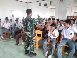 Sosialisasi Kenakalan Remaja Mendadak Babinsa Datangi SMA 1 Kedungwaringin