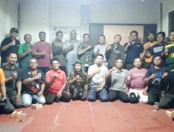 Persempit Ruang Gerak Kejahatan Babinsa Koramil 01 Tambun Bersama Warga Menambah Personil Security
