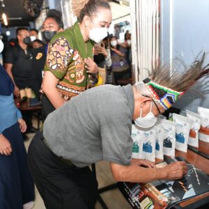 Majukan Potensi Papua, Wapres Minta K/L Dukung Kopi Papua Mendunia