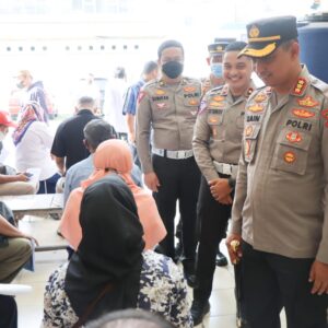 Pastikan Pelayanan Berjalan Baik, Kapolres Metro Tangerang Kota Sidak Pelayanan SIM Keliling di Jatiuwung Tangerang