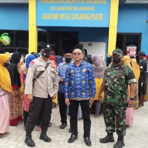 Bhabinkamtibmas Polsek Teluknaga Polres Metro Tangerang Kota Pantau Penyaluran BLT Tahap 2