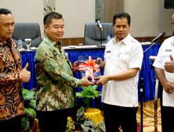 KEMENDAGRI MENYERAHKAN HASIL ASISTENSI DOKUMEN RKPD TAHUN 2023 TIGA DOB PROVINSI PAPUA