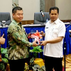 KEMENDAGRI MENYERAHKAN HASIL ASISTENSI DOKUMEN RKPD TAHUN 2023 TIGA DOB PROVINSI PAPUA