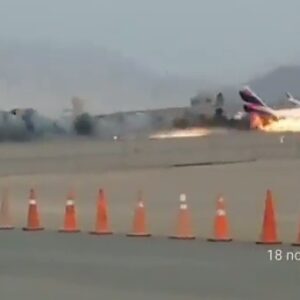 Pesawat Tabrak Truk Pemadam Kebakaran