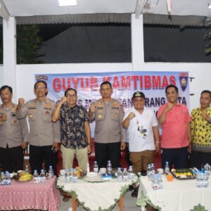 Sambangi warga di Taman Royal Cipondoh, Kapolres Metro Tangerang Kota ajak Guyub Kamtibmas