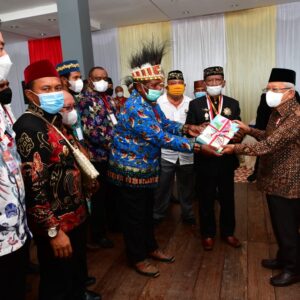 Sampaikan Aspirasi, Para Raja dan Tokoh Adat Papua Barat Temui Wapres