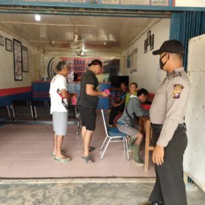 Ciptakan Situasi Kondusif Personil Polsek Air Besar Pantau Objek Vital