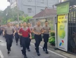 PERSONIL DITSAMAPTA POLDA KALBAR RUTIN MELAKSANAKAN OLAHRAGA LARI PAGI