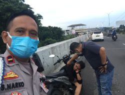 Respon Cepat Polsek Jatiuwung Polres Metro Tangerang Kota Datangi Pemotor Diduga Mabuk Dan Tidur Terlelap di Flyover Jatiuwung Tangerang