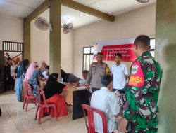 Di Bantu Babinsa Koramil 12 Serangbaru Ratusan Warga Desa Sukamahi Terima Bantuan BLT BBM