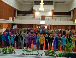 Sambut Hari IbuKetua Kartika Chandra Kirana XXIII Ny. Cindy Horison Ramadhan Ibu Dandim 0509 Kabupaten Bekasi Hadiri Fashion Show Kain Batik