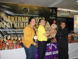 Pagelaran Wayang Golek Penebar Kasih Oleh Dalang Abah Daniel di Rakernas Pewarna Indonesia