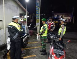 Peduli Kesehatan, Anggota Kodim 0808/Blitar Himbau Warga Masyarakat Tentang Protkes di Tempat Keramaian