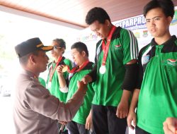 Bentuk Dukungan, Kapolrestro Tangerang Kota Serahkan Medali ke Juara Goal Ball di Pepaprov ke-IV Banten