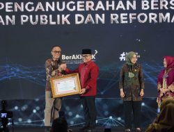 Hebat, Empat Tahun Berturut-turut, Dukcapil Kemendagri Raih Penghargaan Top Inovasi Pelayanan Publik